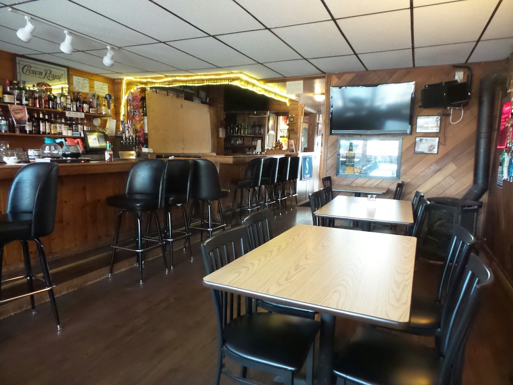 Tyee Restaurant and Hotel - photo 12