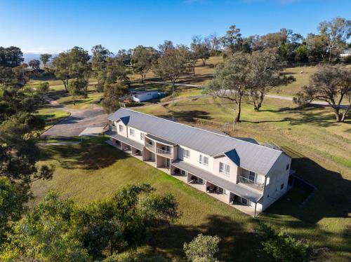 Bathurst Goldfields Resort Conrod Straight Mount Panorama — Bathurst