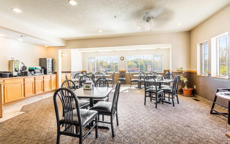 Wamego Inn and Suites - photo 6