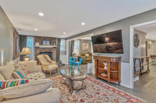 E Nash SF Home 5mi from Broadway Chef's Kitchen — 4-Star Luxury Hotel in Nashville, United States