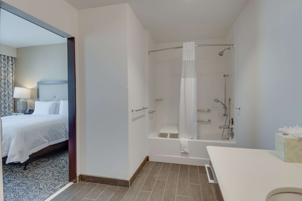 Hampton Inn & Suites Los Angeles Glendale - photo 37