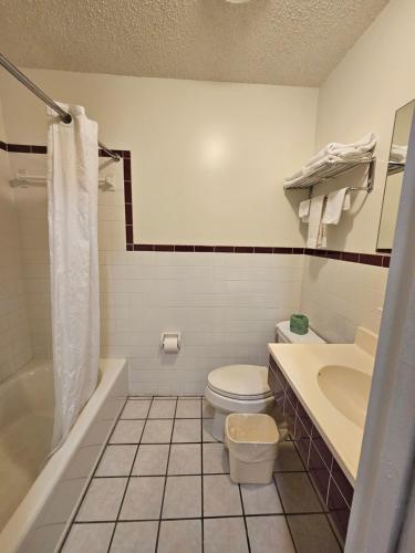 Merrimac Inn & Suites - photo 24