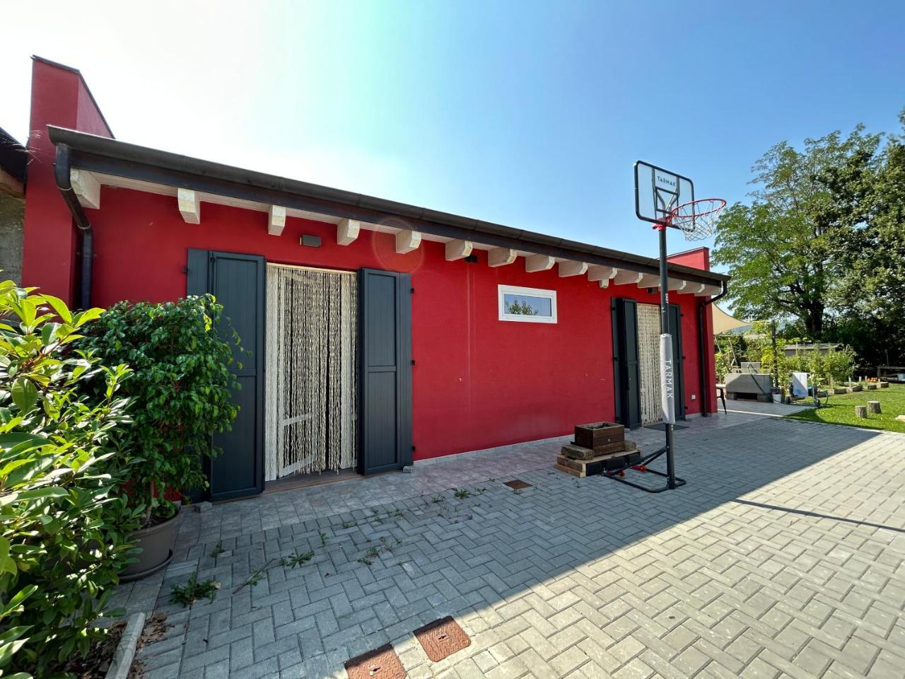 Casetta rossa - carbon neutral hotel in Unknown City