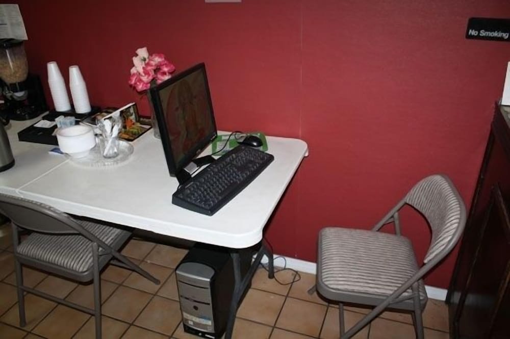 Americas Best Value Inn Livermore - photo 18