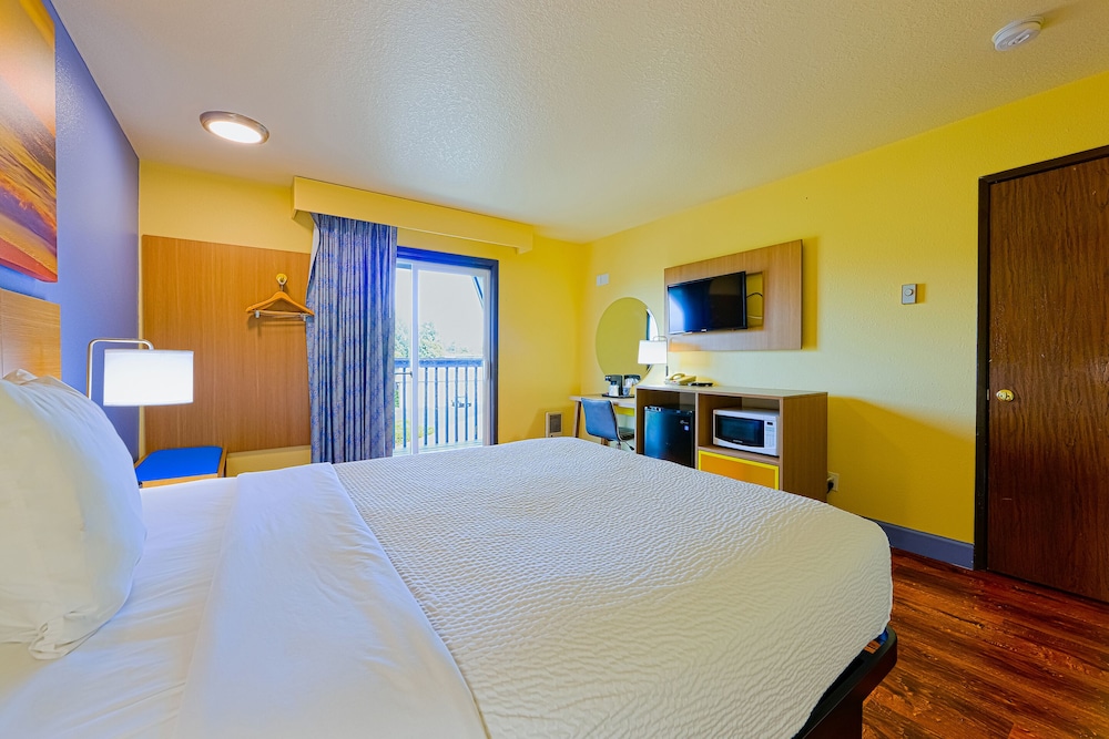 Coastal Inn by OYO Lincoln City Oregon Coast Hwy - photo 8