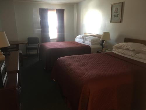 Villager Motel & Glen Manor Estate - photo 16