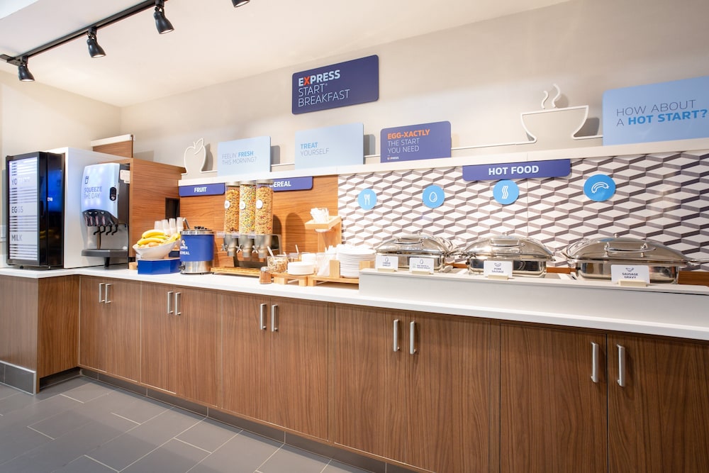 Holiday Inn Express & Suites Lincoln City by IHG - photo 31