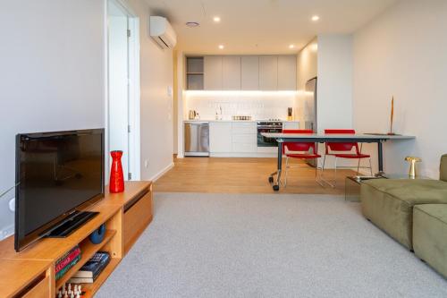Single Level Retreat 1 bed 1 bath With Balcony — 4-Star Luxury Hotel in Christchurch, New Zealand