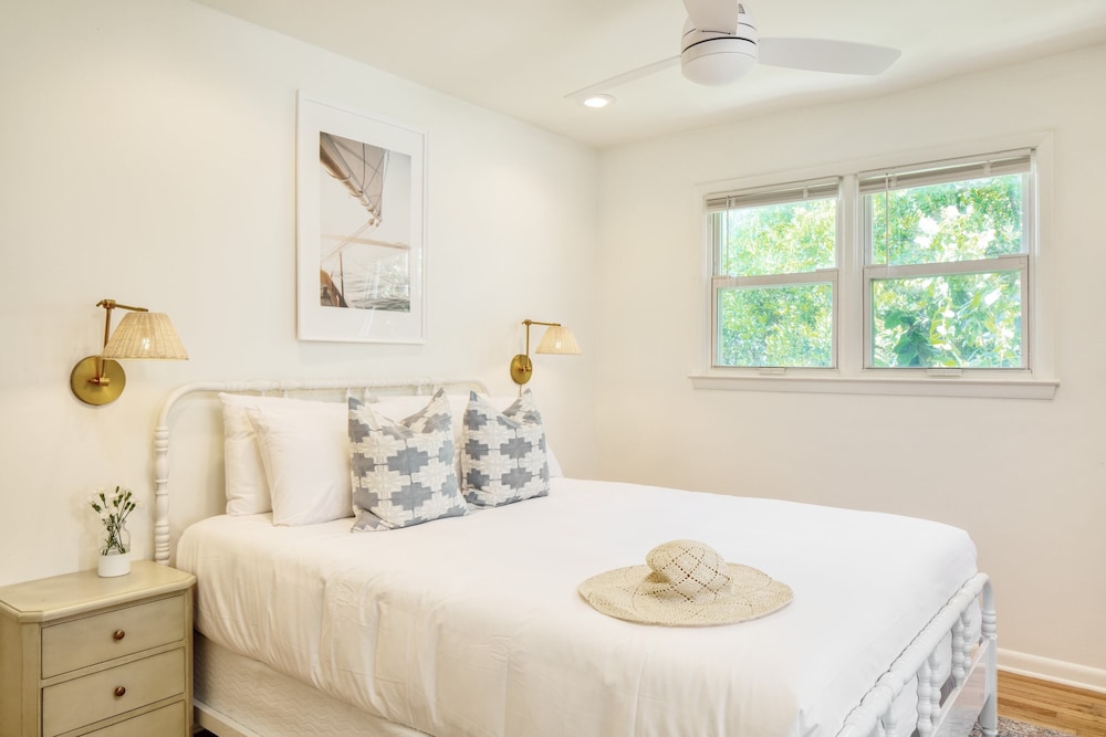 Coastal Grove by Avantstay 3 Unit Buyout Minutes From Folly Beach in Folly Beach, United States