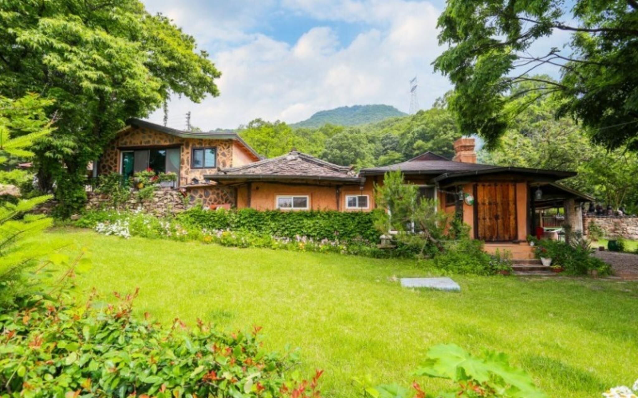 Yangpyeong Yangshui Renovation Tile in Yangp'yong, South Korea