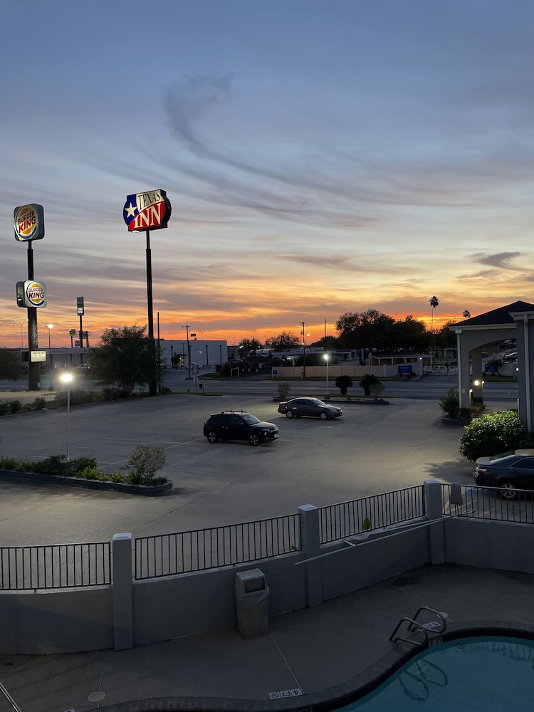 Texas Inn La Feria - photo 13