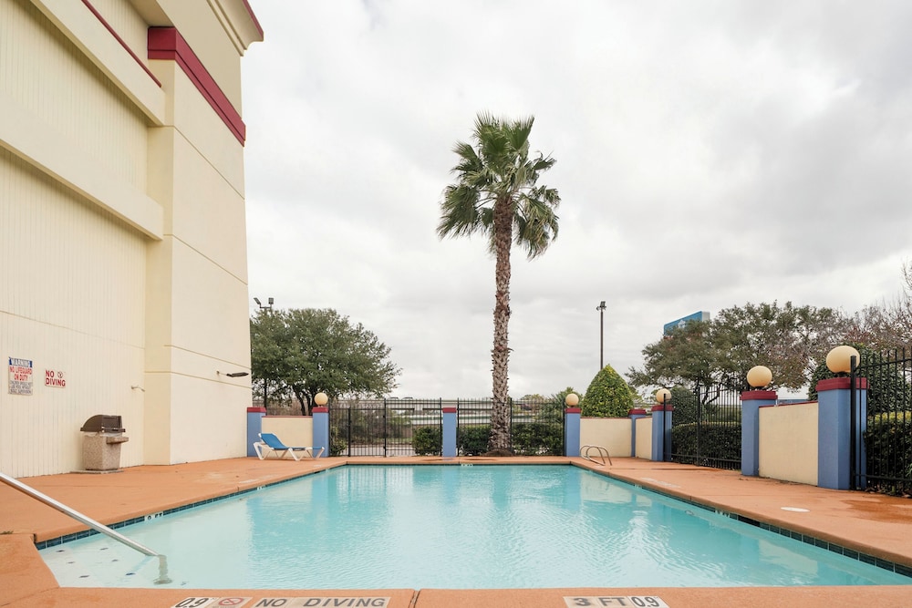 Rodeway Inn Houston North Greenspoint Houston TX - photo 44