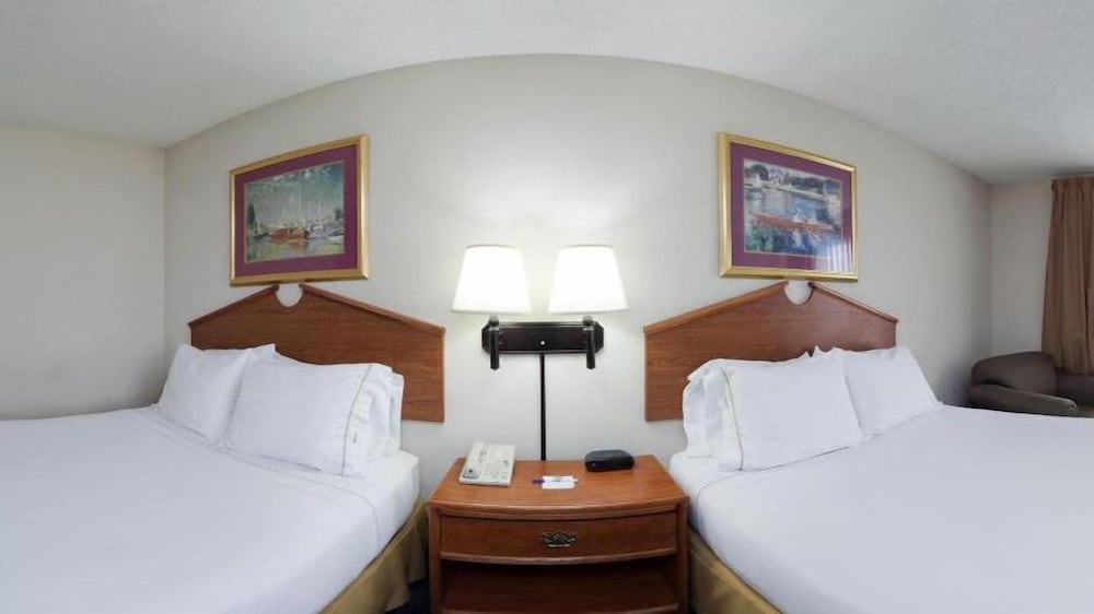 Holiday Inn Express & Suites Vinita by IHG - photo 3