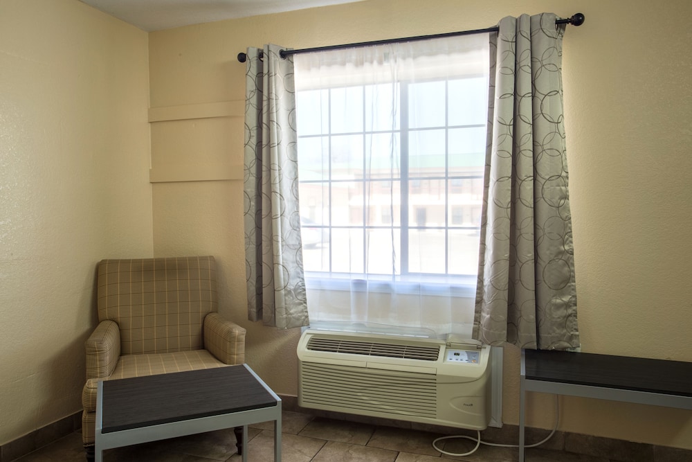 Pinn Road Inn and Suites - photo 26