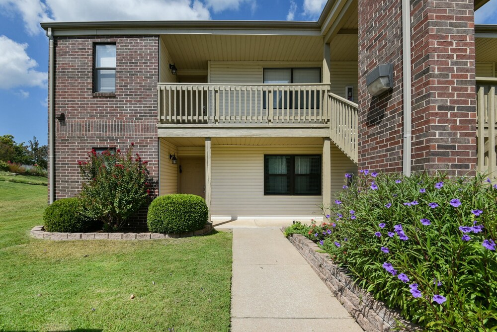Southern Paradise Resort Amenities Close to Downtown and the Branson Landing - photo 31