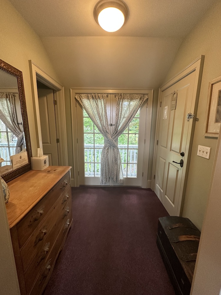 Buttermilk Falls Inn - photo 18