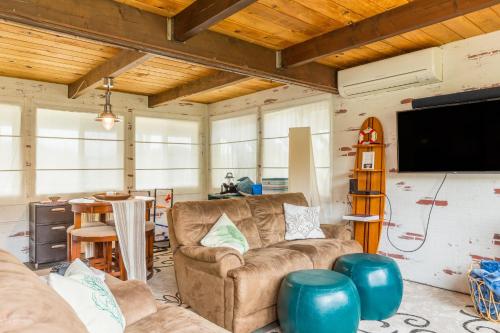 Totally Beachin Getaway by AvantStay Waterfront - photo 22