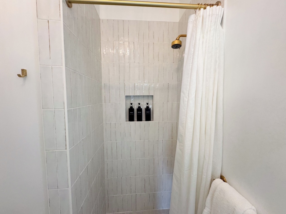 Nob Hill Inn - photo 46