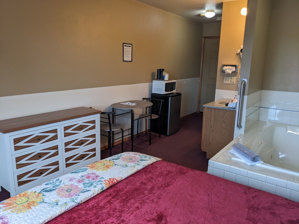 Hillcrest Inn - photo 32