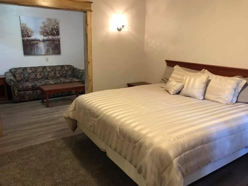 The Manor Motel - photo 16