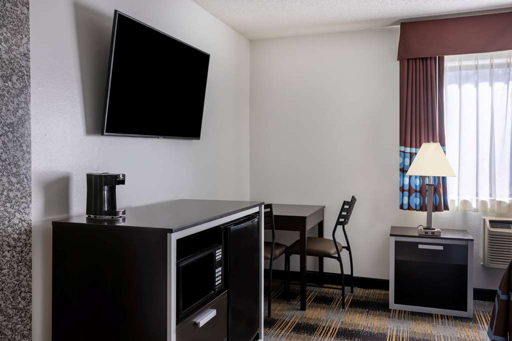 Super 8 by Wyndham Villa Rica - photo 35