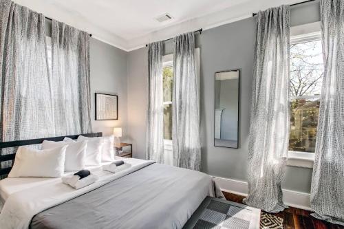 Park Side 3 BDR Duplex with Backyard Downtown in Savannah, United States