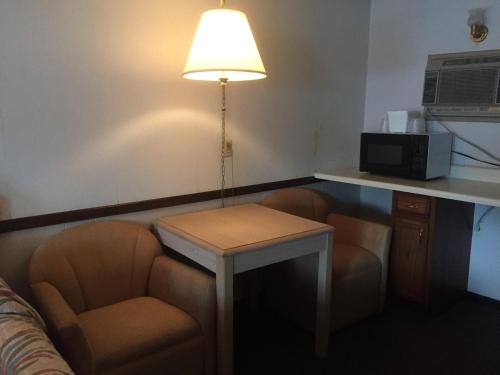 Twin Pine Motel - photo 31