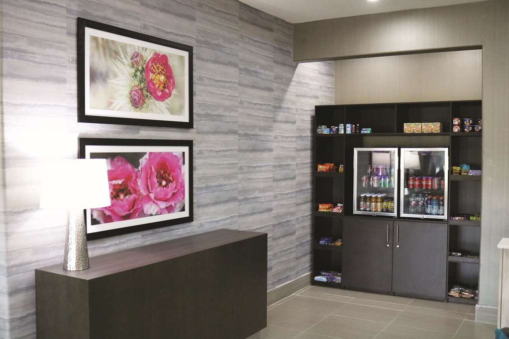 La Quinta Inn & Suites by Wyndham Pharr North McAllen - photo 44
