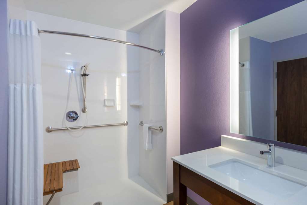 La Quinta by Wyndham Altoona Des Moines - photo 28