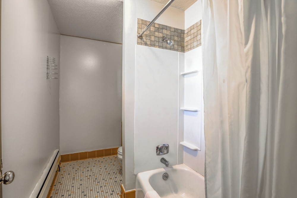 Love Hotels Silver Street by OYO at Hurley WI - photo 35