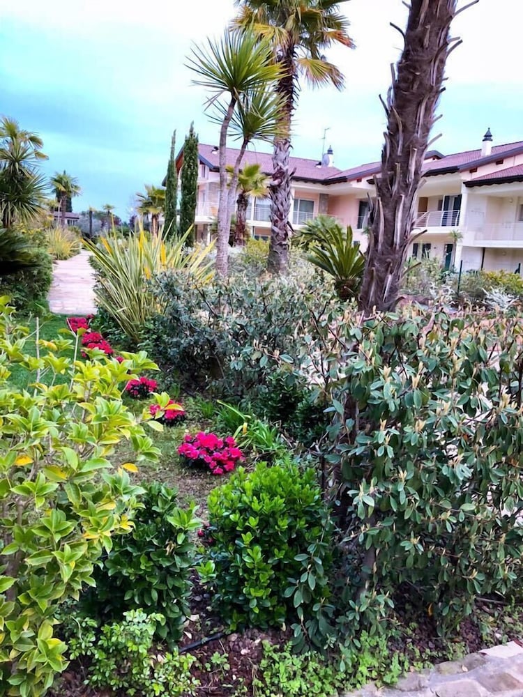 Paradise Luxury Apartments — 4-Star Luxury Hotel in Sirmione, Italy