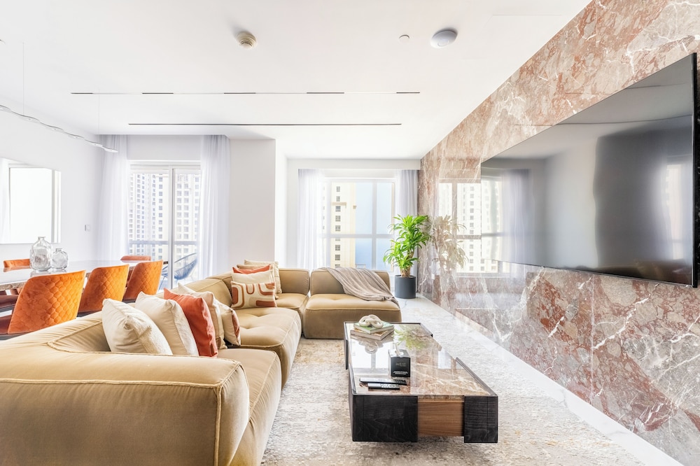 Seaside Elegance NEW Luxury 3 Bedroom Apt in JBR — 5-Star Luxury Hotel in Dubai, United Arab Emirates