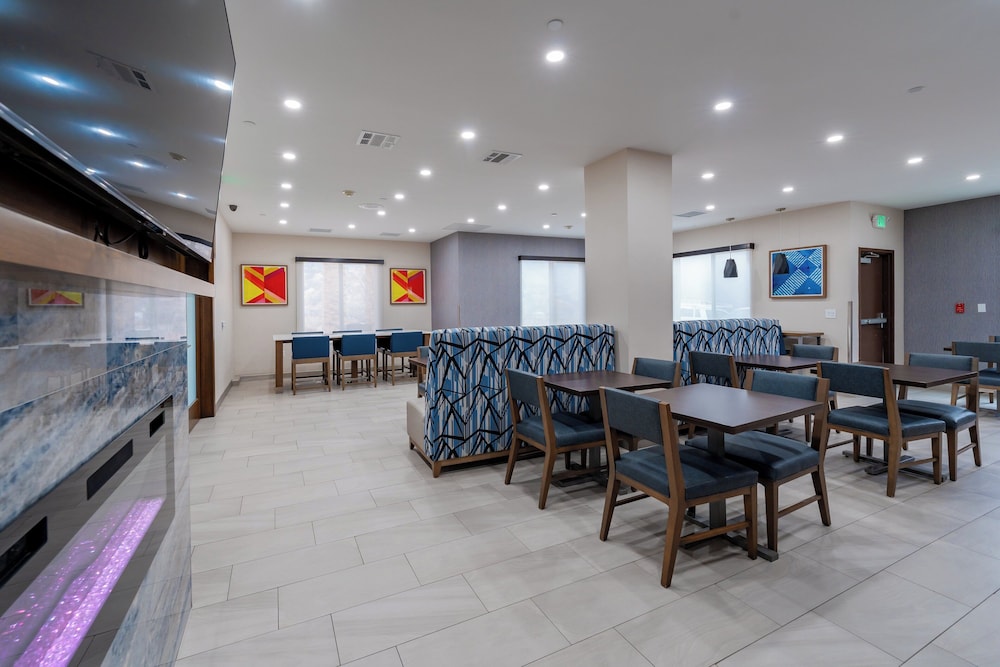 Holiday Inn Express & Suites Frazier Park by IHG - photo 39