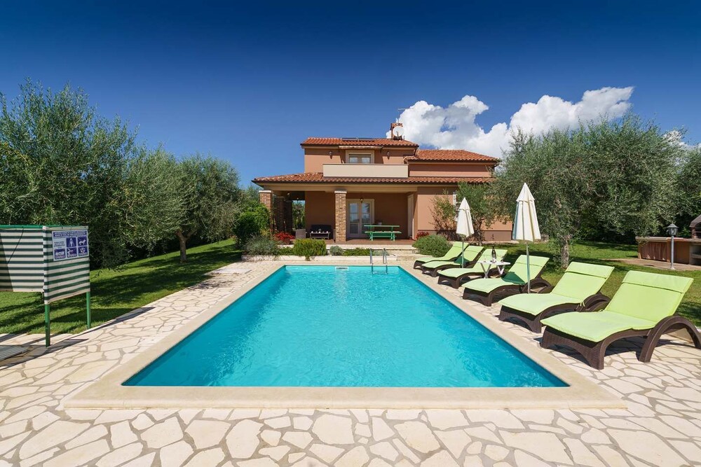 Villa Klara — 4-Star Luxury Hotel in Kastelir, Croatia