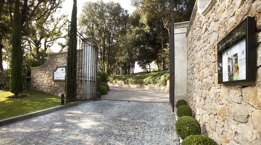 Résidence Hôtelière 4 étoiles Les Mas du Grand Vallon — hotel in Mougins