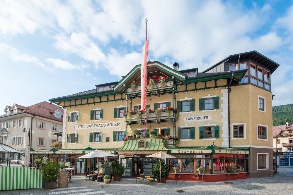 Adler Suite & Stube — 4-Star Luxury Hotel in Villabassa, Italy