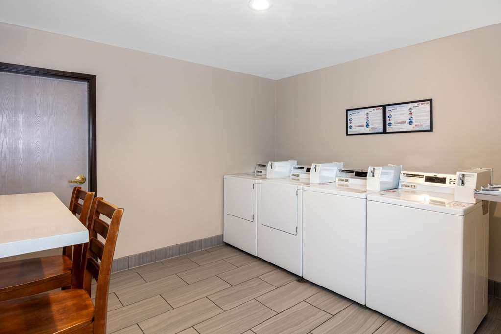 La Quinta Inn & Suites by Wyndham Las Vegas Nellis - photo 30