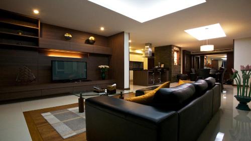 Karon Suite Apartment — 4-Star Luxury Hotel in Phuket, Thailand