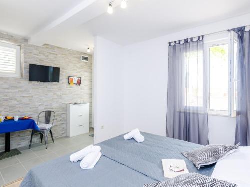 Miracle Apartments Comfort Studio Apartment with Terrace and City View