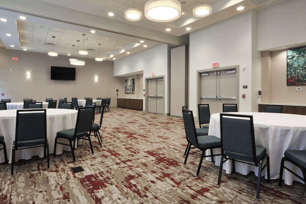 Hilton Garden Inn Bel Air - photo 56