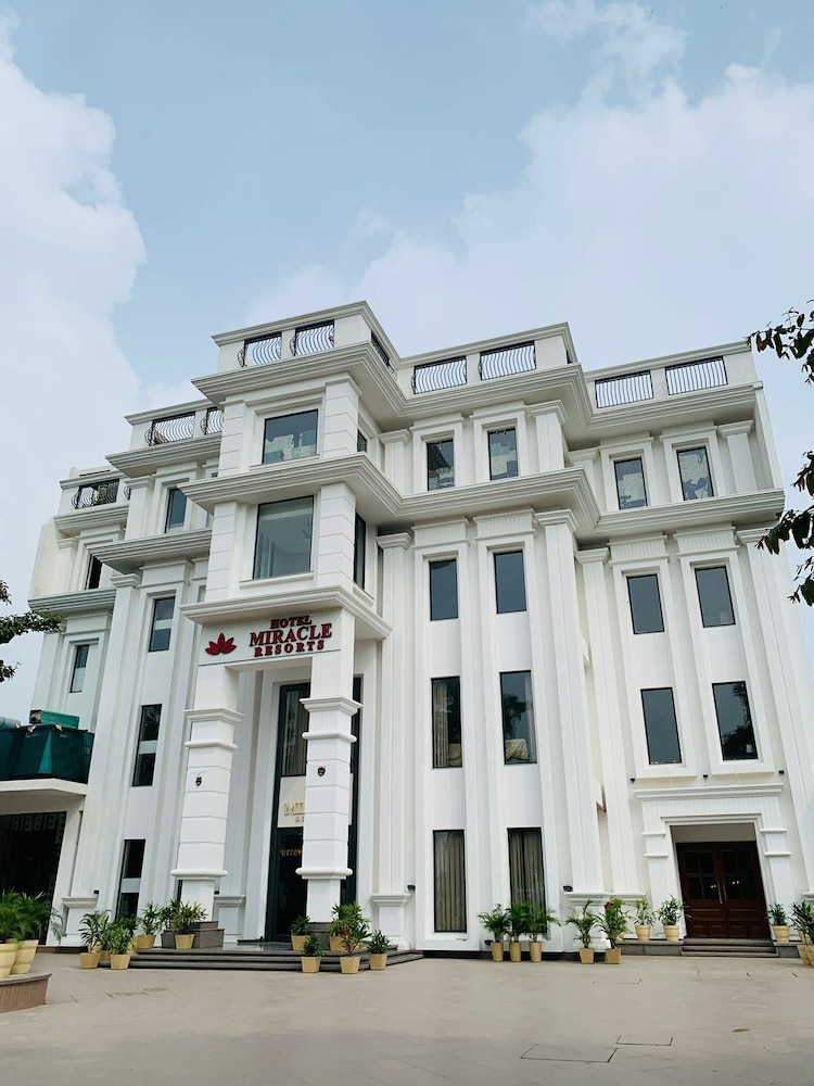 Hotel Miracle Resorts — Phagwara