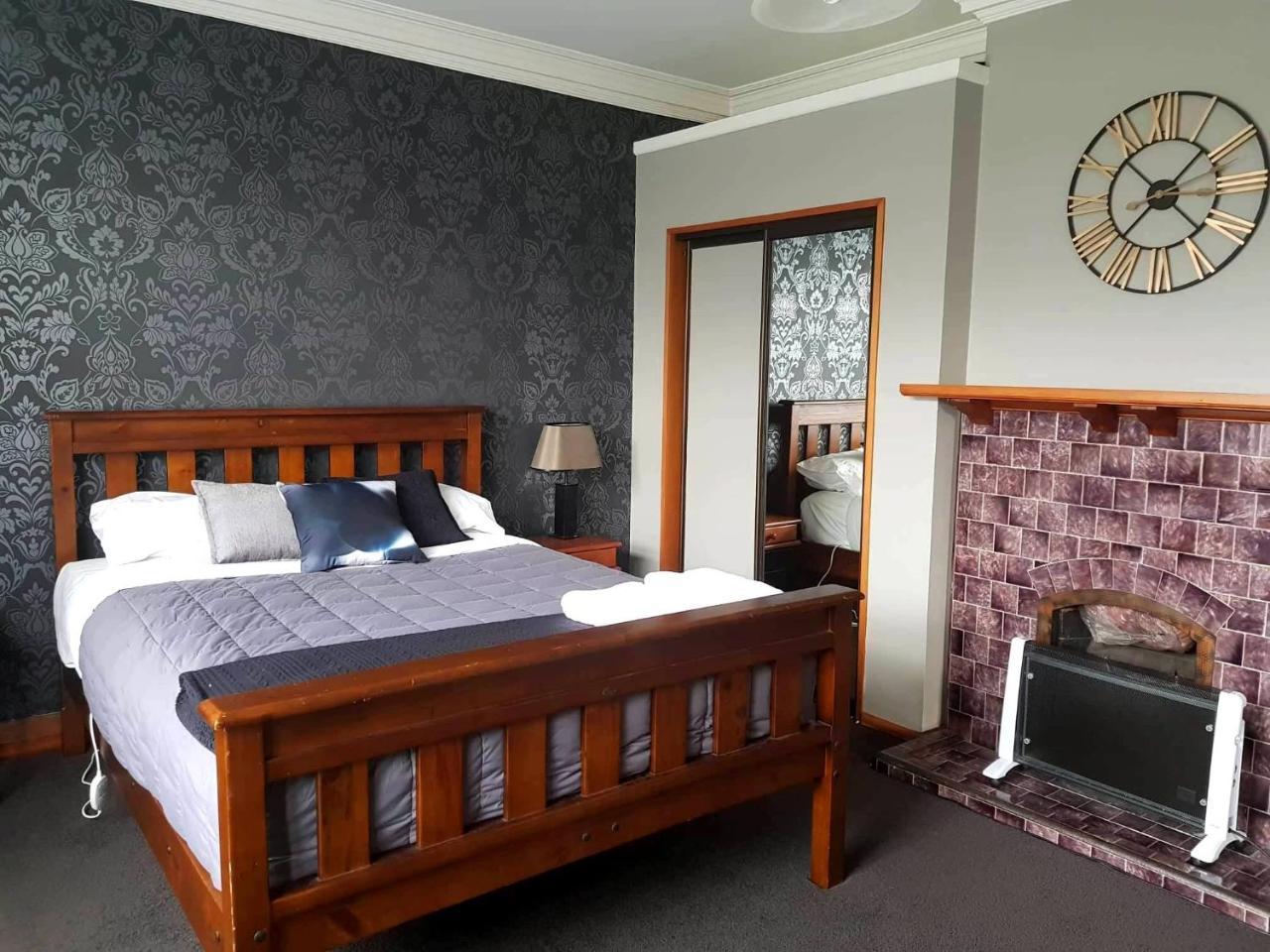 Cosy On Till in Oamaru, New Zealand