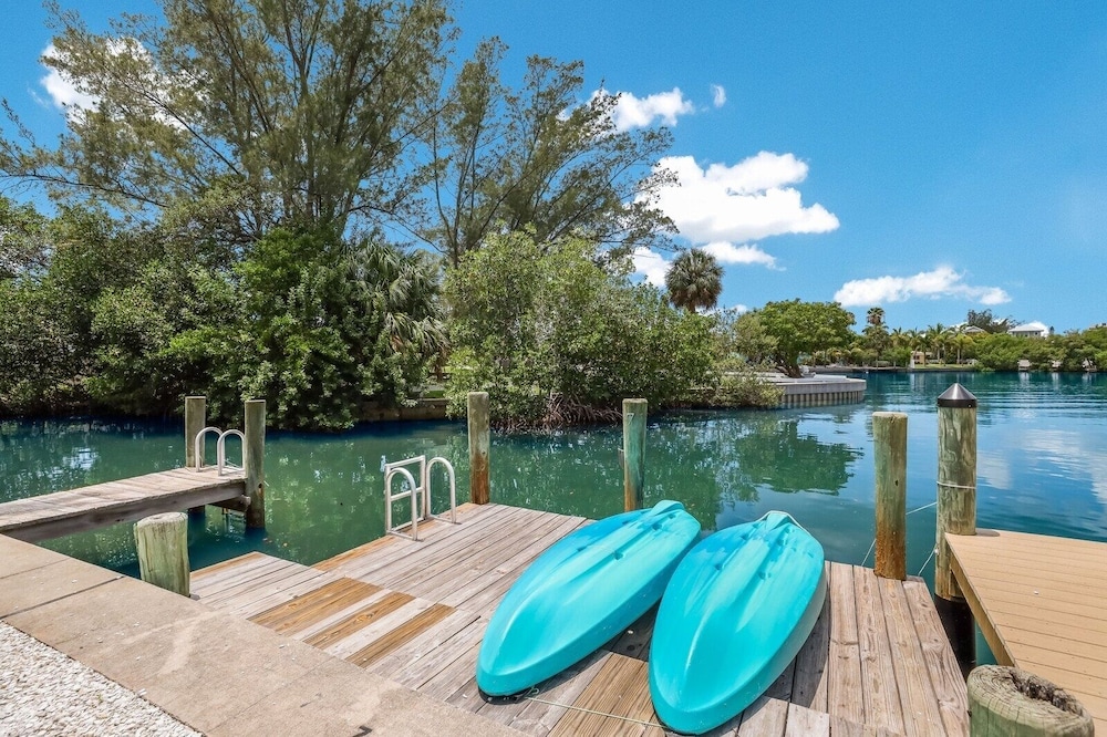 Coconut Bayou home — 4-Star Luxury Hotel in Anna Maria, United States