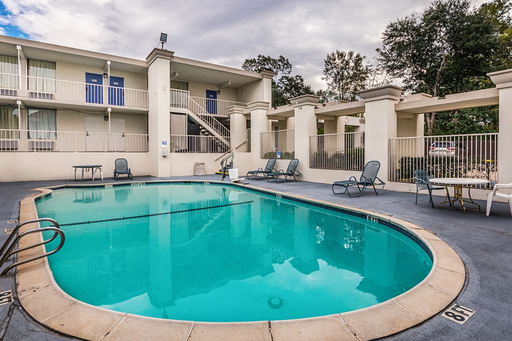 Motel 6 Cleveland TX - photo 4