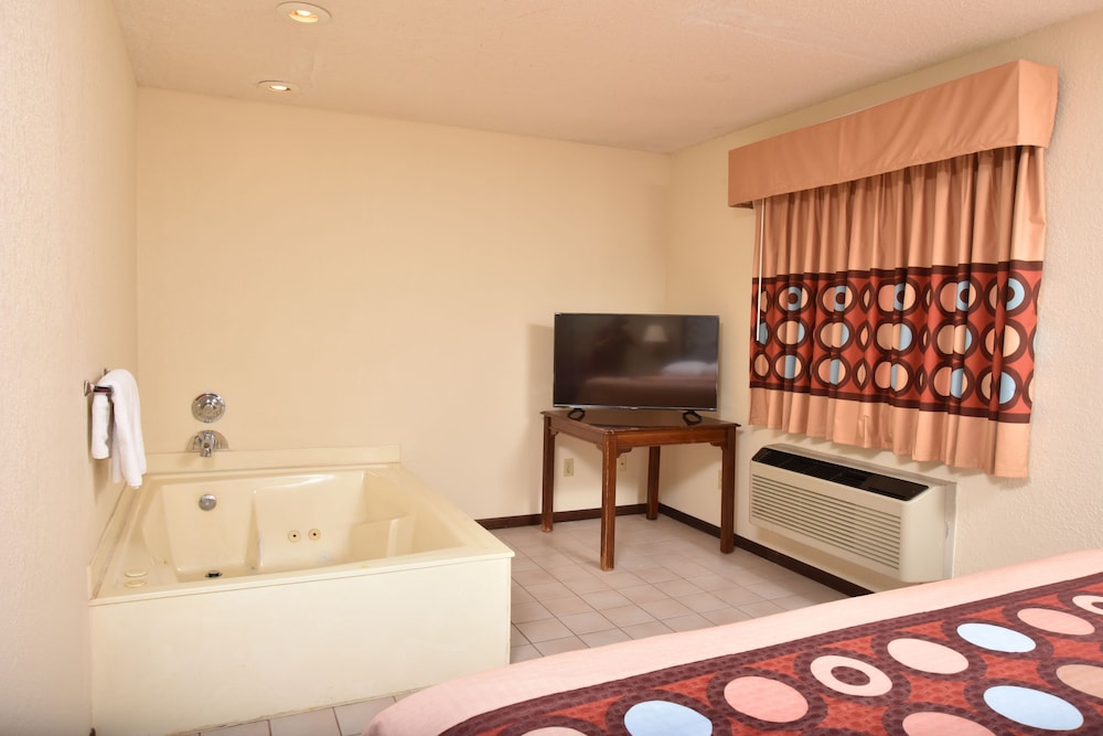Super 8 by Wyndham Springfield Battlefield - photo 15