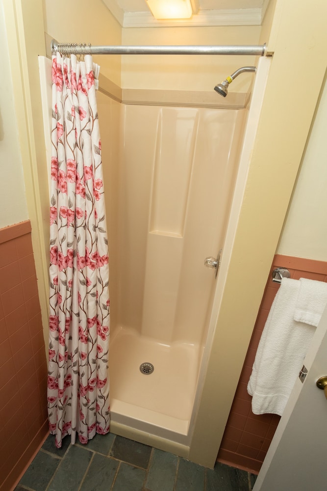 Governors Rock Motel - photo 43