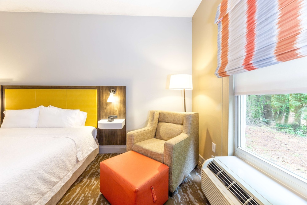 Hampton Inn & Suites Raleigh Cary Lenovo Center - photo 10