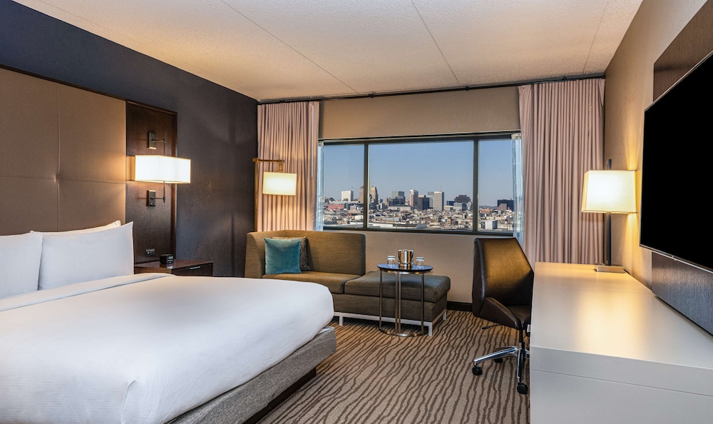 DoubleTree by Hilton Hotel Newark Airport - photo 18