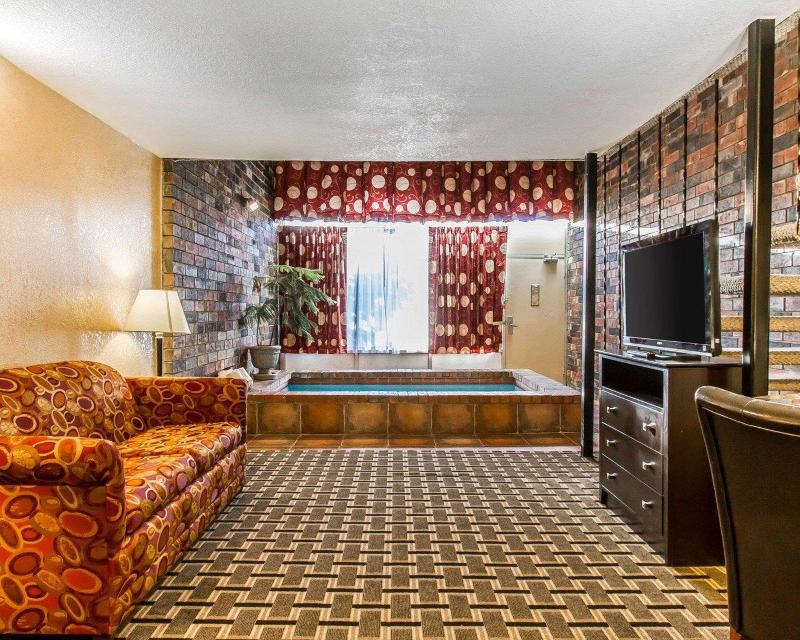 Quality Inn Ada Near University - photo 23