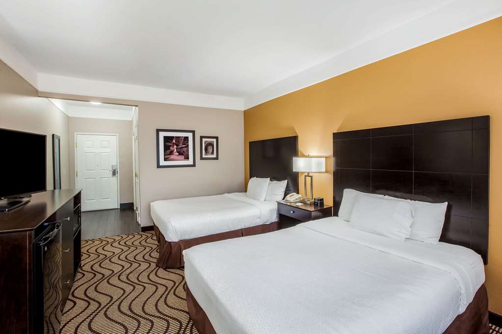 La Quinta Inn & Suites by Wyndham Pasadena - photo 15